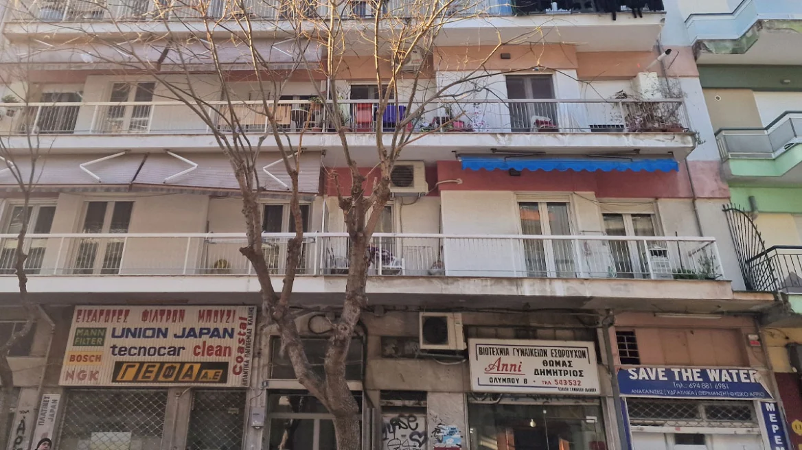 Οικογενειακή τραγωδία: Σκύλος εντόπισε τη μυρωδιά, κάλεσαν την αστυνομία και βρήκαν νεκρούς πατέρα και γιο