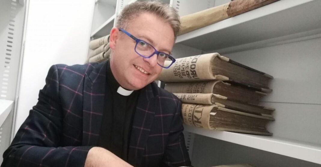 Πολωνία: Συνελήφθη ιερέας που κατηγορείται για σεξουαλικά εγκλήματα - Φέρεται να συμμετείχε σε όργιο