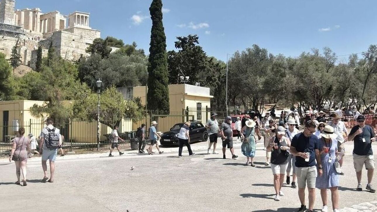 Τουρισμός: Ποιες περιοχές «ψηφίζουν» και πόσα ξοδεύουν οι ξένοι επισκέπτες στην Ελλάδα