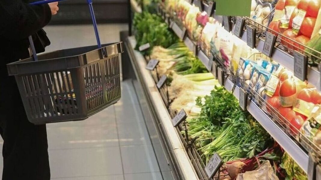 Ακρίβεια: Οι τιμές των τροφίμων «καίνε» τα ελληνικά νοικοκυριά – Ανησυχία για νέες ανατιμήσεις