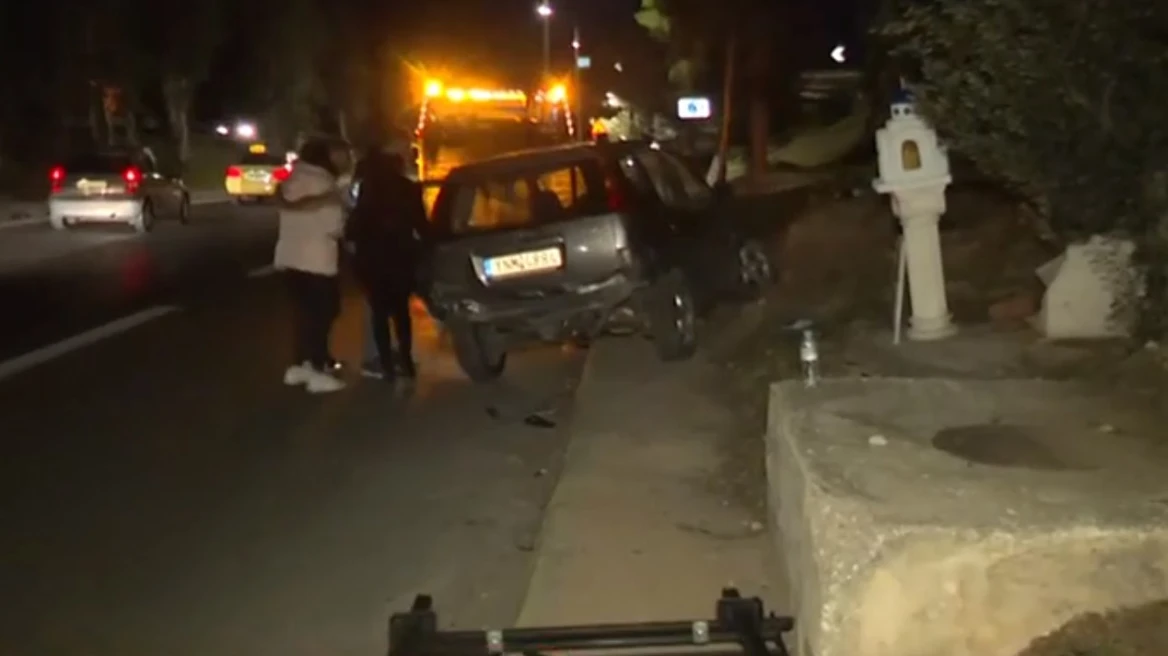 ΙΧ κατέληξε στο πεζοδρόμιο μετά από σύγκρουση με άλλο όχημα