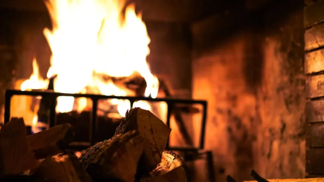 Τραγικός θάνατος για 84χρονο – Έπεσε στο τζάκι και απανθρακώθηκε