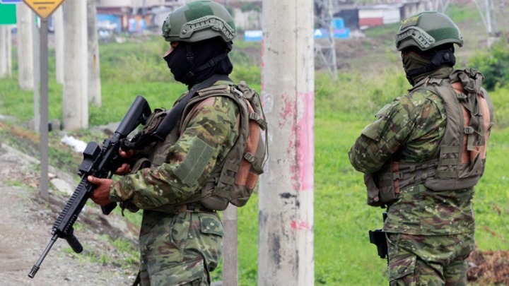Απελευθερώθηκαν οι 178 σωφρονιστικοί υπάλληλοι που κρατούνταν όμηροι σε φυλακές του Ισημερινού