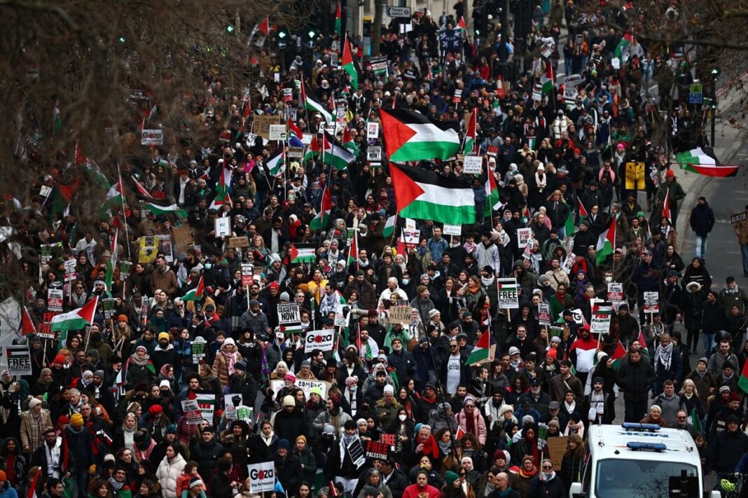 Μεσανατολικό: Ογκώδεις διαδηλώσεις σε Ουάσινγκτον και Λονδίνο για την κατάπαυση πυρός στη Λωρίδα της Γάζας