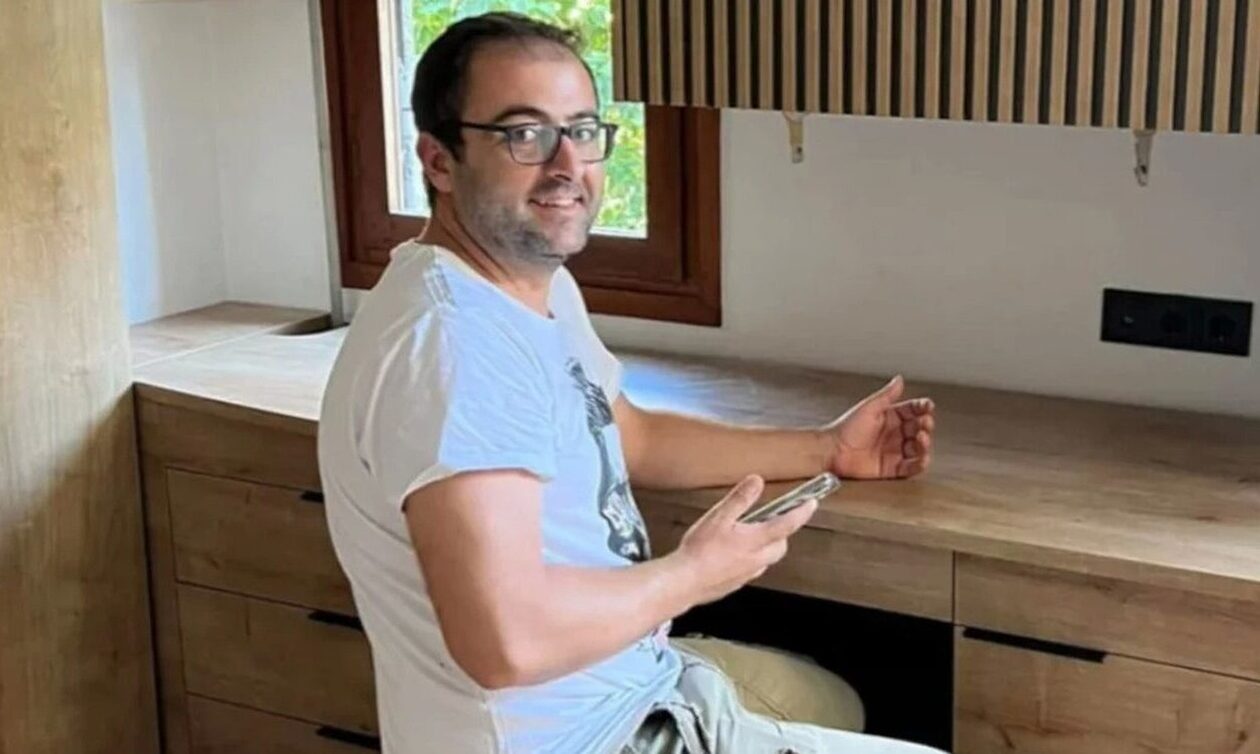 Χαλκίδα: Αυτά είναι τα δύο μαχαίρια με τα οποία σκότωσε η 39χρονη τον 43χρονο