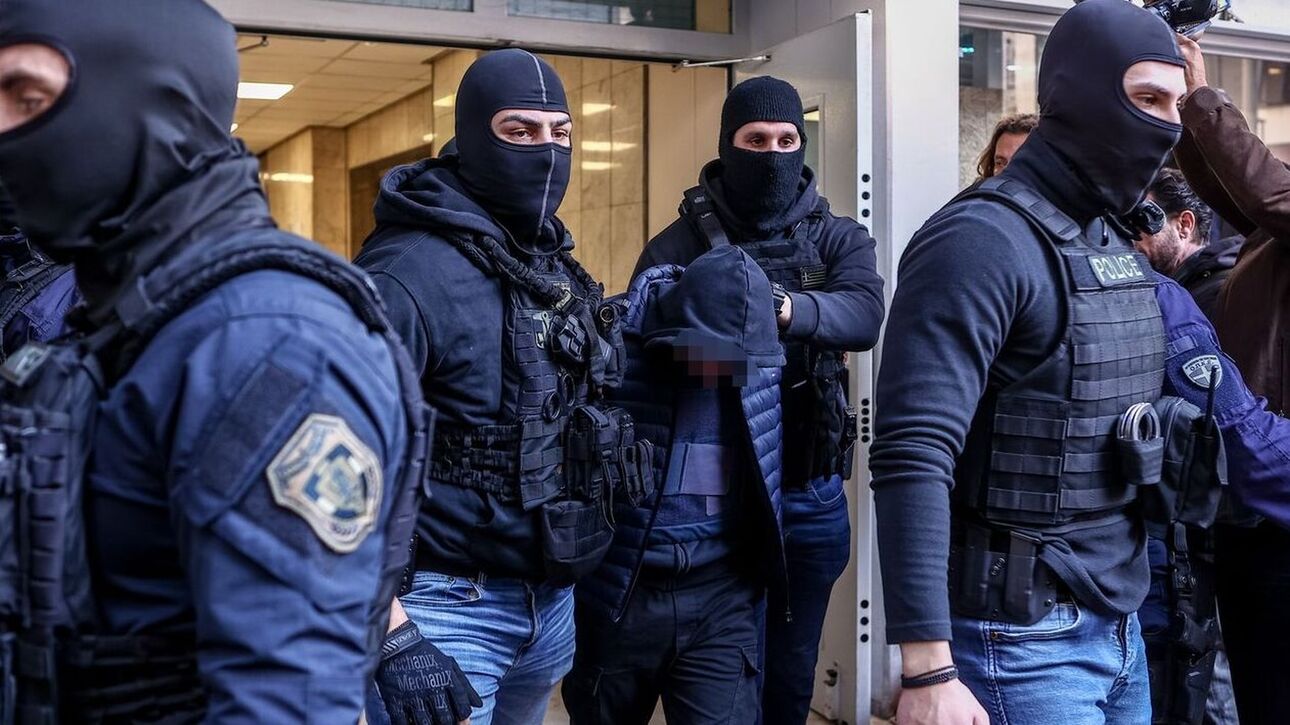 Ρέντη: Συμπληρωματική απολογία για τον 18χρονο που έριξε τη φωτοβολίδα