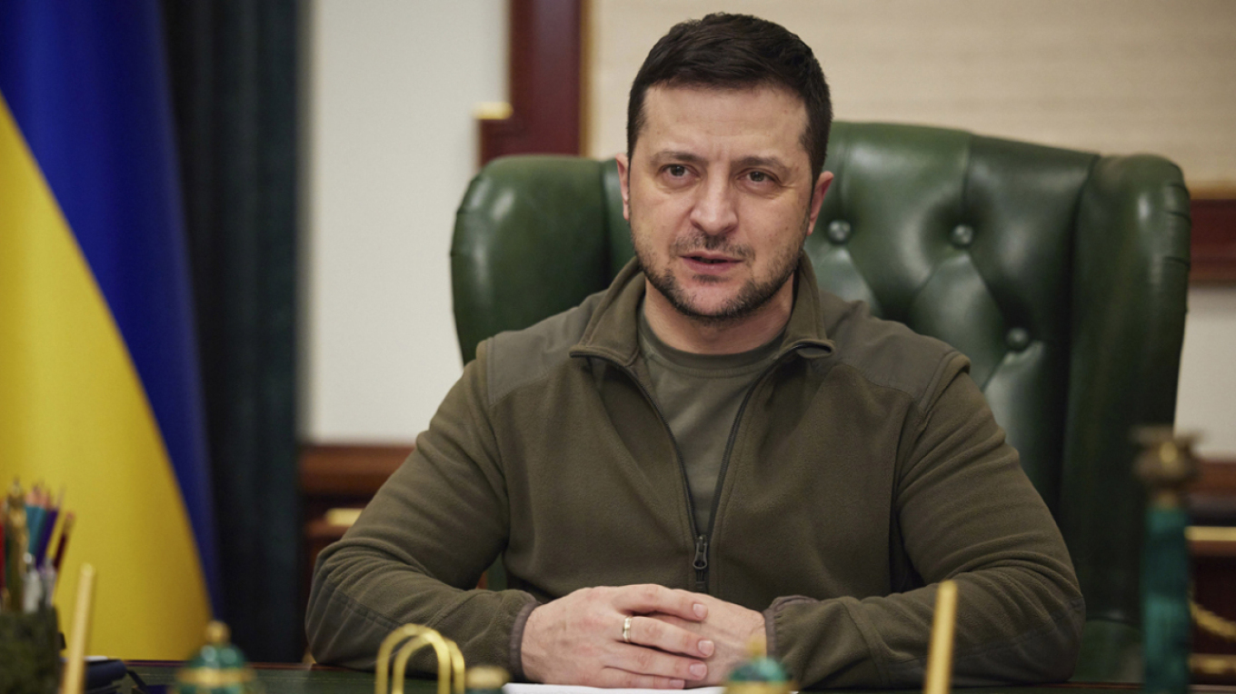 Πόλεμος στην Ουκρανία: Οι δισταγμοί της Δύσης ενθαρρύνουν τον Πούτιν, δηλώνει ο Ζελένσκι