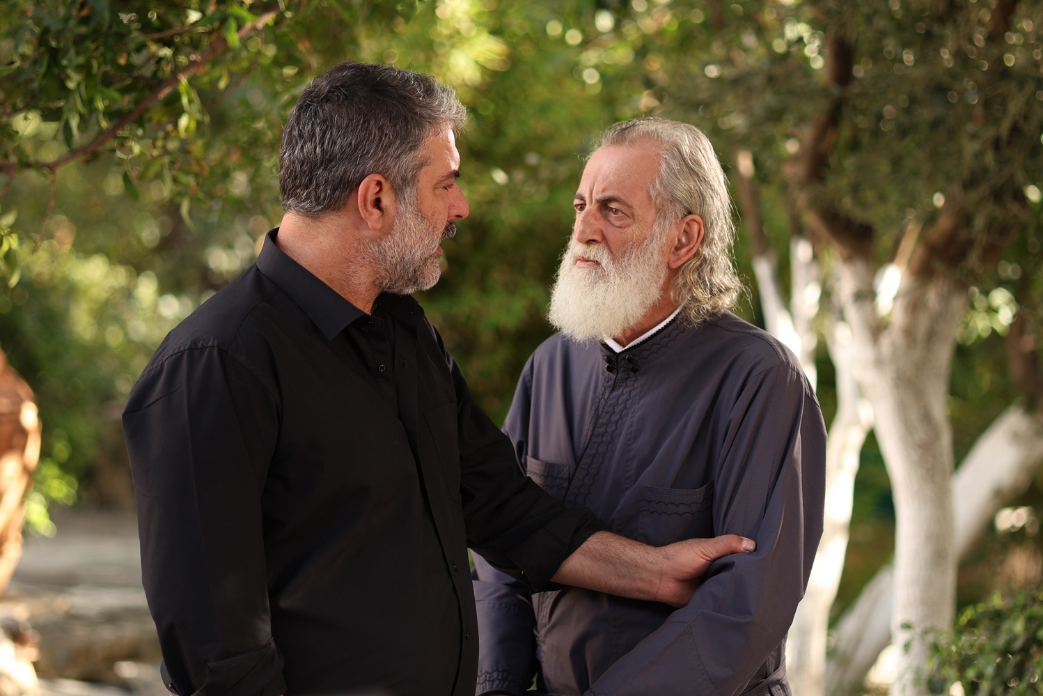 Σασμός: Ο παπα Μιχάλης θεωρεί πως ήλθε η στιγμή ο Αντρέας να μάθει την αλήθεια