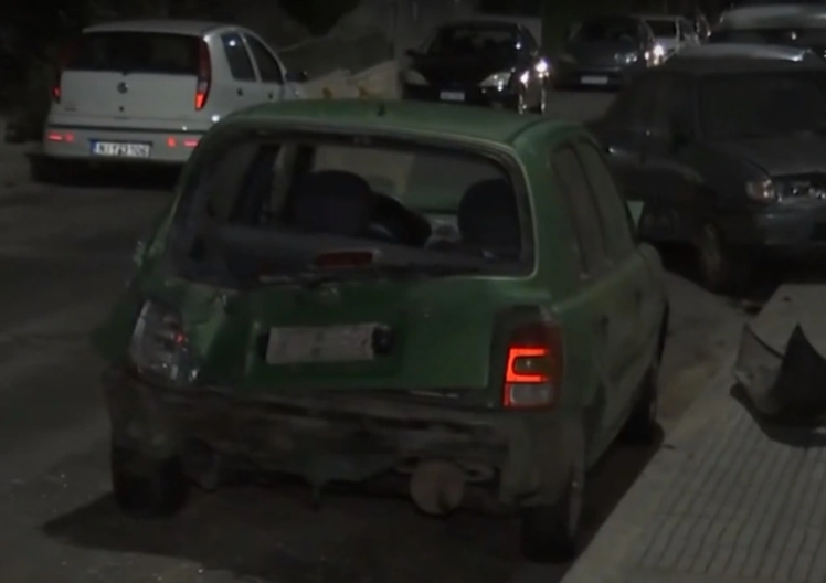 Λεωφορείο έπεσε σε σταθμευμένα αυτοκίνητα