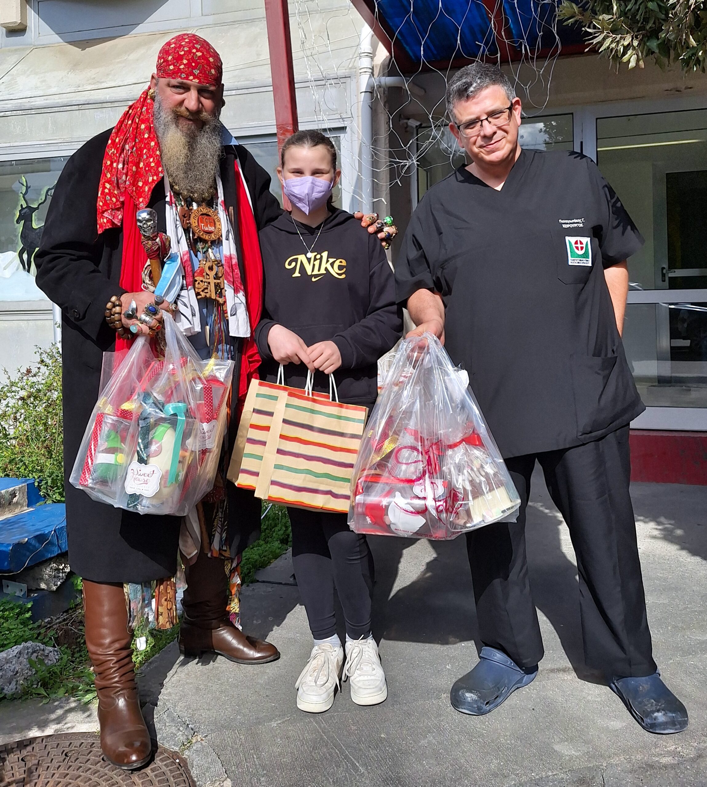 Δώρα στους μικρούς ασθενείς του ΠαΓΝΗ από την Κατερίνα που βγήκε νικήτρια από την δική της «μάχη»