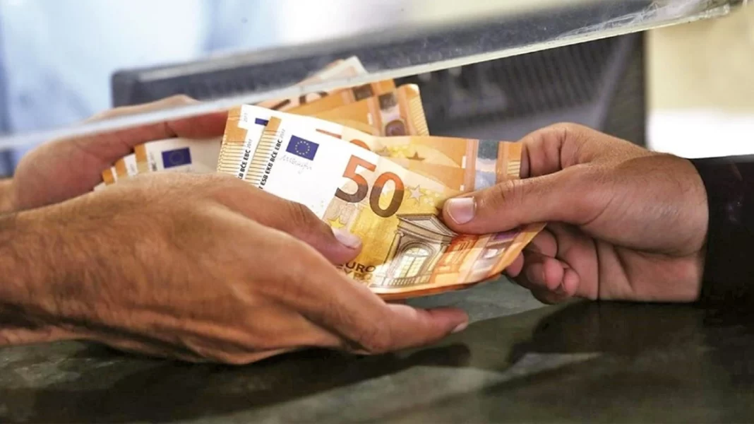 Κατώτατος μισθός: Ποια επιδόματα θα αυξηθούν από την 1η Απριλίου
