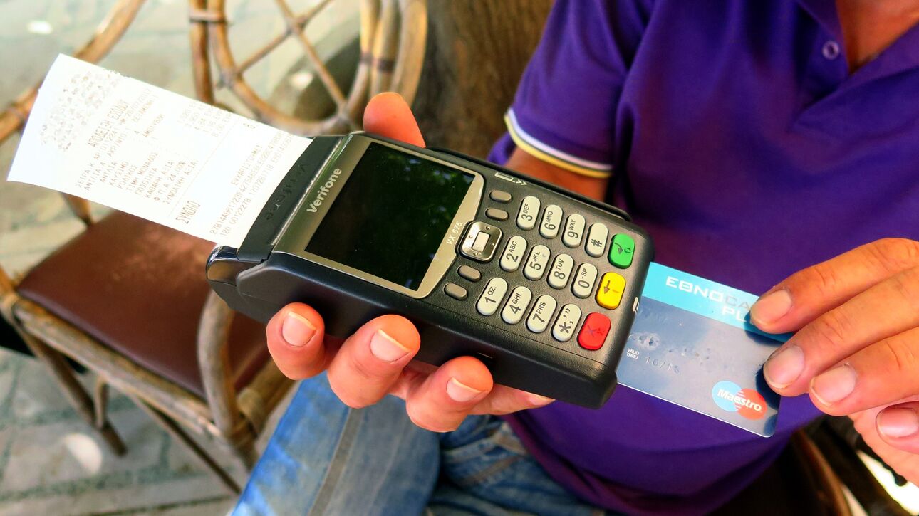 POS: Μέχρι πότε πρέπει να τα εγκαταστήσουν οι υπόχρεες νέες επιχειρήσεις