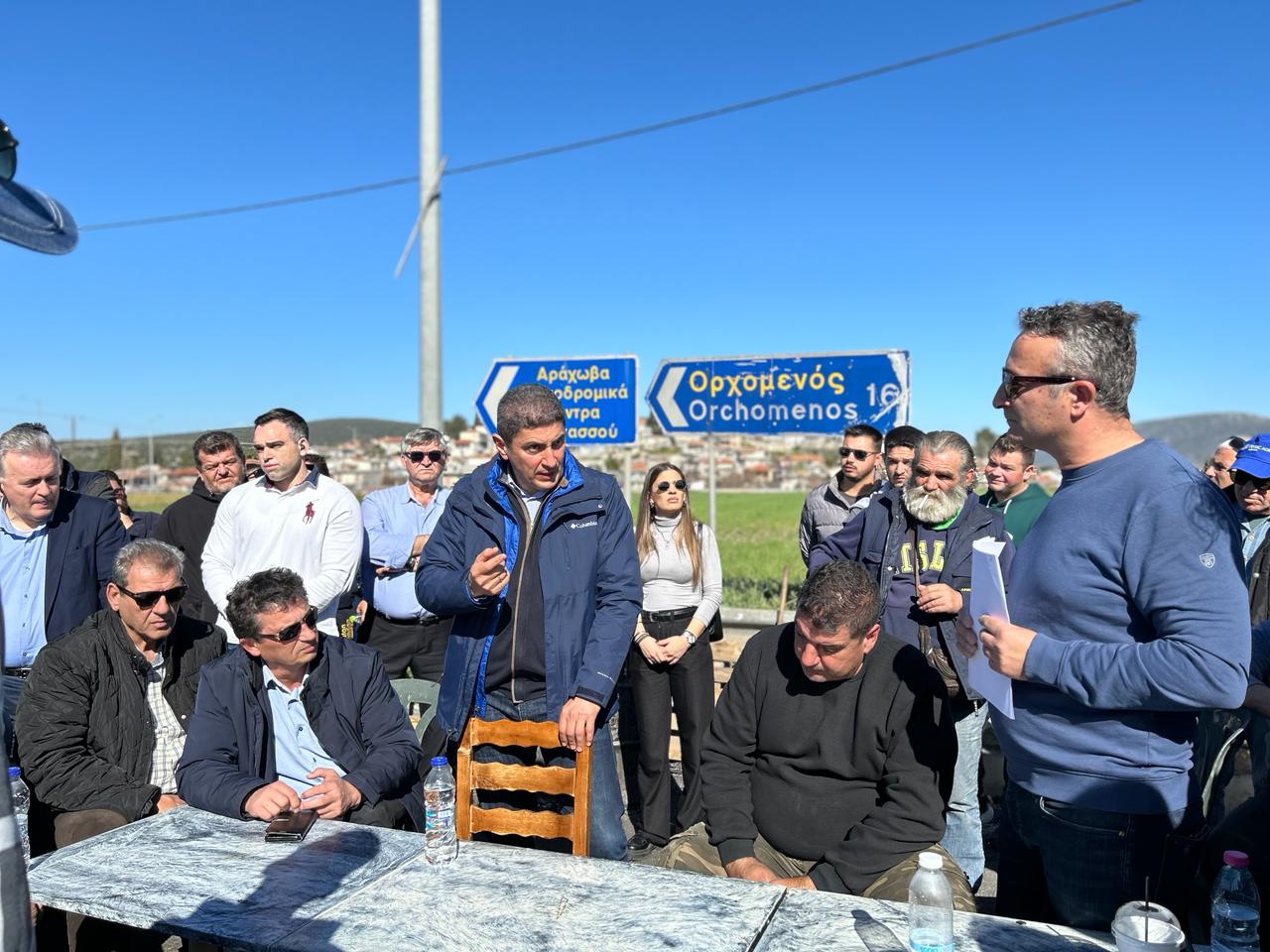 Στο μπλόκο του Κάστρου Βοιωτίας ο Λευτέρης Αυγενάκης