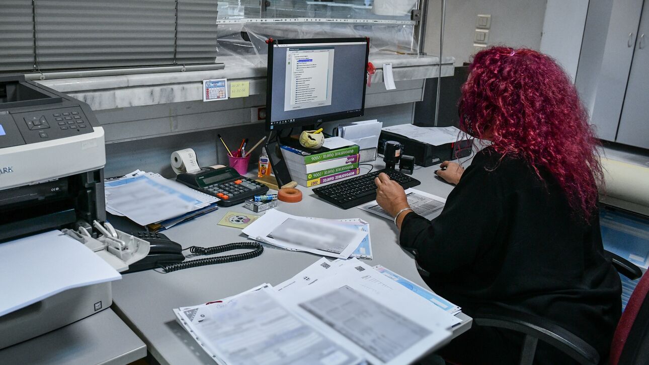 Εφορία: Όλες οι αλλαγές σε δόσεις, προθεσμίες και εκπτώσεις σε Ε9 και ΕΝΦΙΑ