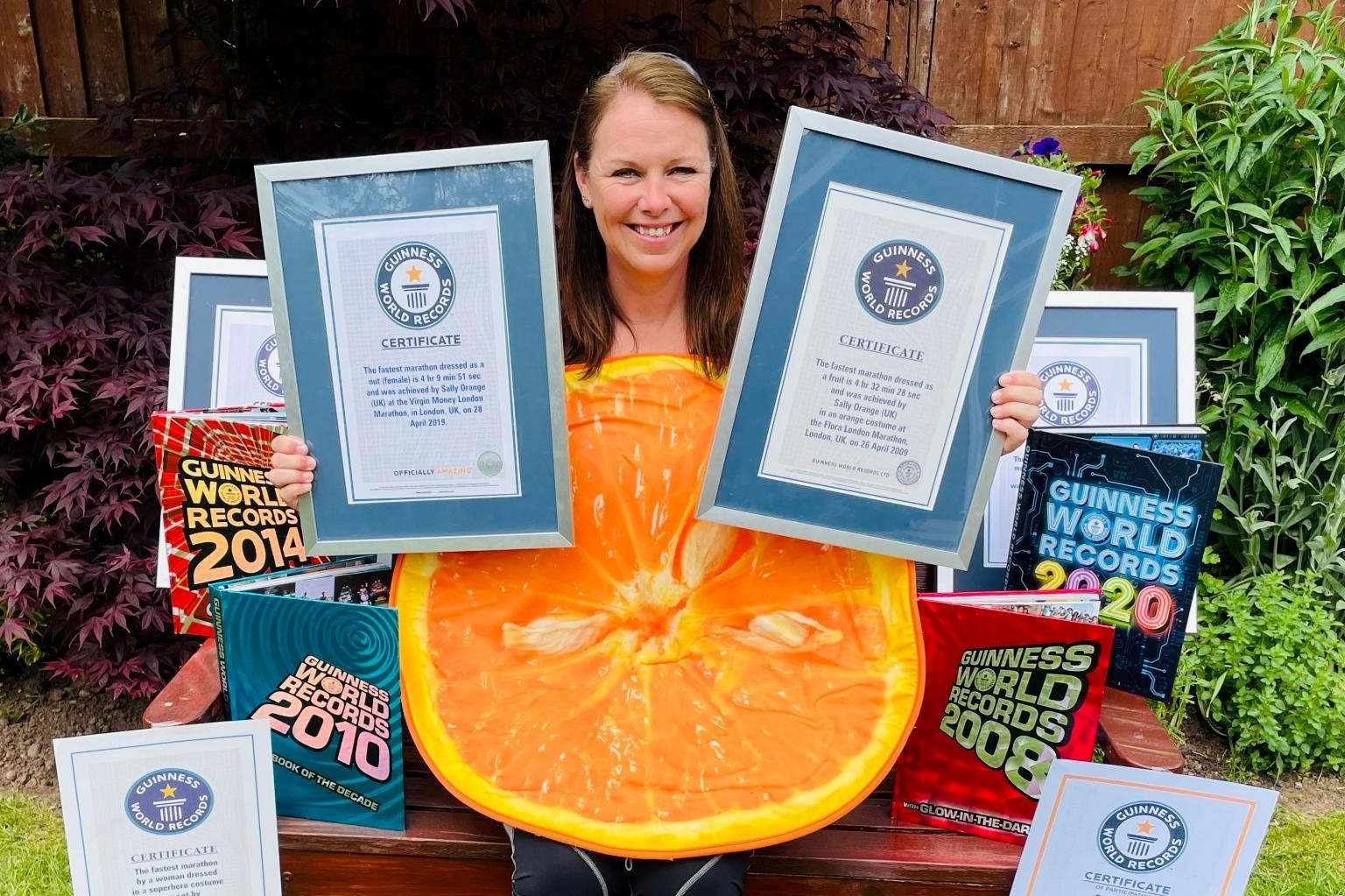 ‘Εχει τρέξει σε όλες τις ηπείρους της Γης ντυμένη ως… φρούτο! (Photos)