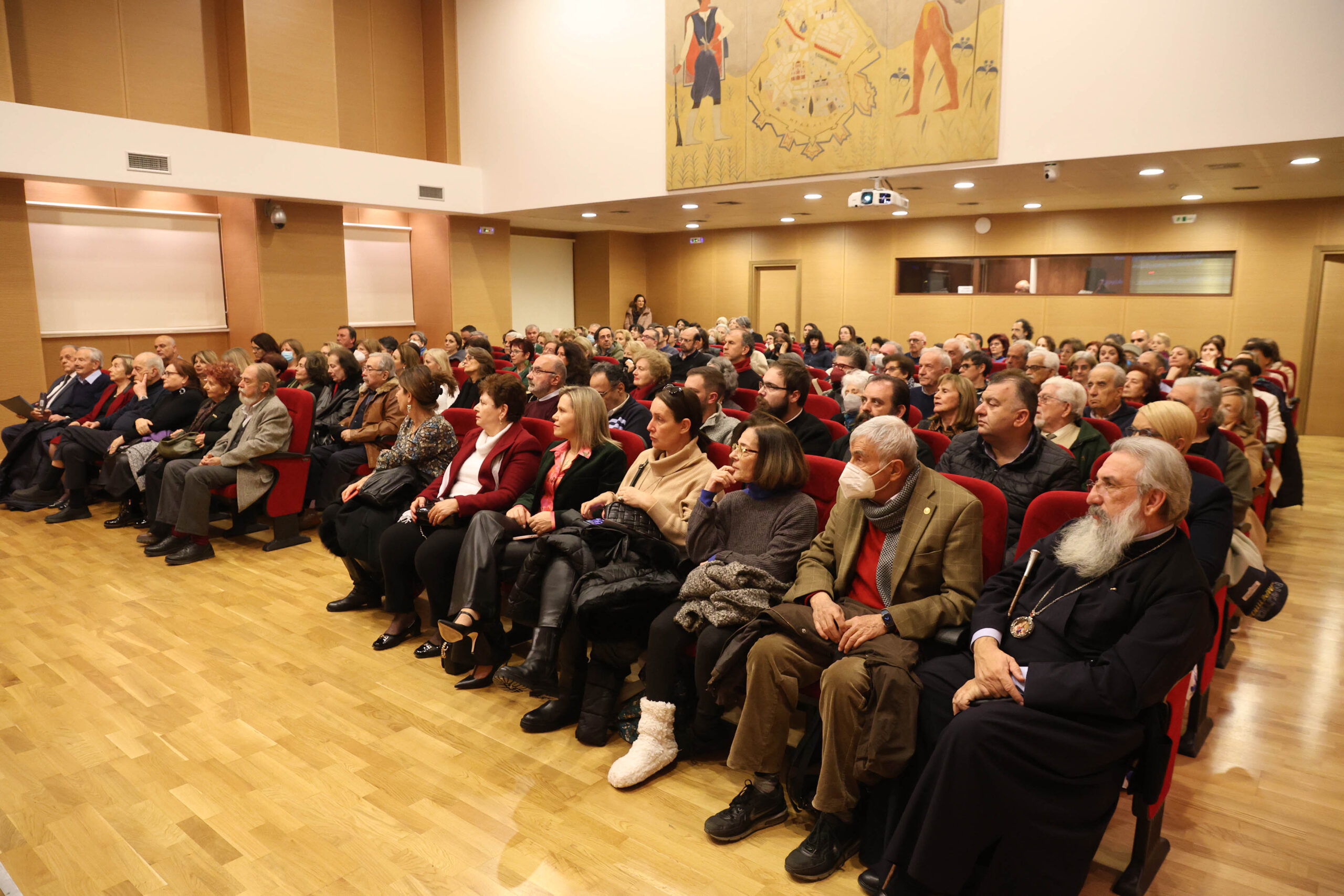 Πλήθος κόσμου στην εκδήλωση για το Μάνο Χατζηδάκη στο πλαίσιο της σειράς διαλέξεων «Μικρές ιστορίες της πόλης»
