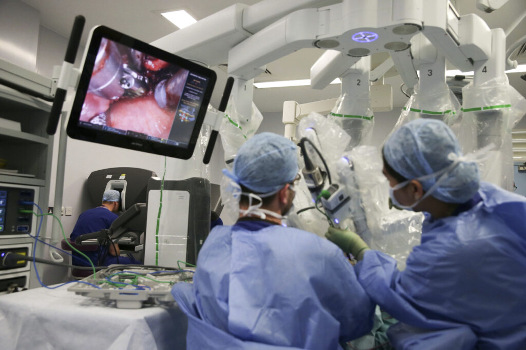 ΗΠΑ: 78χρονη νεκρή μετά από επέμβαση ρομποτικής χειρουργικής με το “Da Vinci”