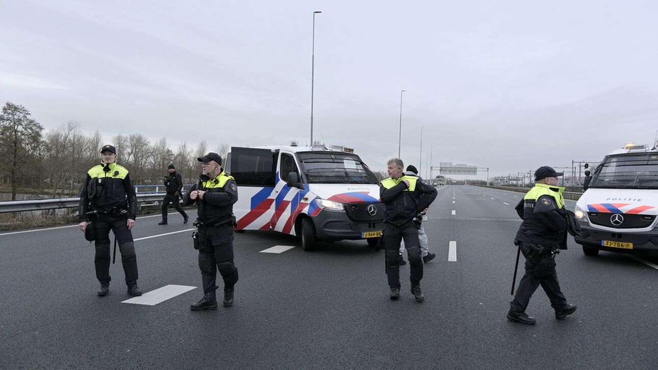 Νύχτα τρόμου στην Χάγη: Σοβαρά επεισόδια από μετανάστες – Εισέβαλαν στην όπερα