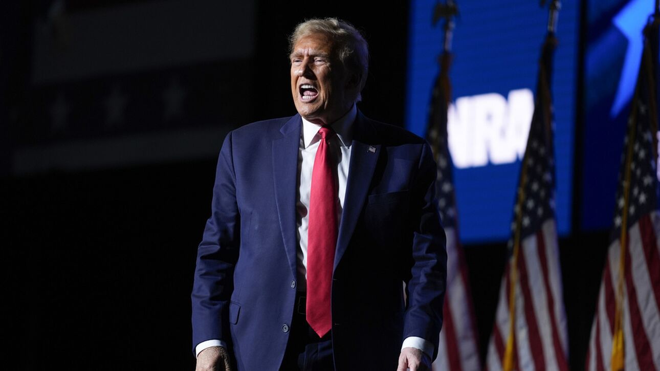 Τραμπ: Δεσμεύεται ότι θα άρει τους περιορισμούς στην οπλοκατοχή που εισήγαγε η κυβέρνηση Μπάιντεν