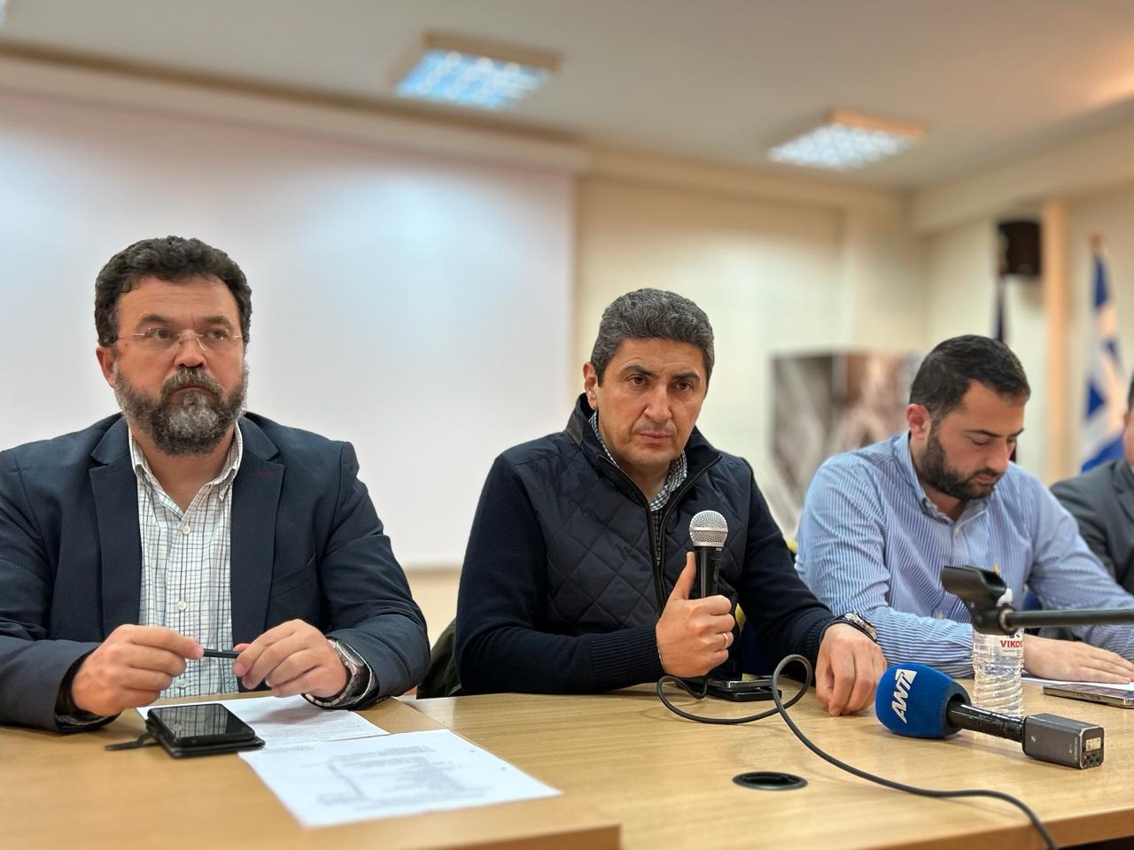 Επίσκεψη Αυγενάκη στο Νέο Μοναστήρι Δομοκού – Συζήτηση με τους αγρότες στη γενική συνέλευση