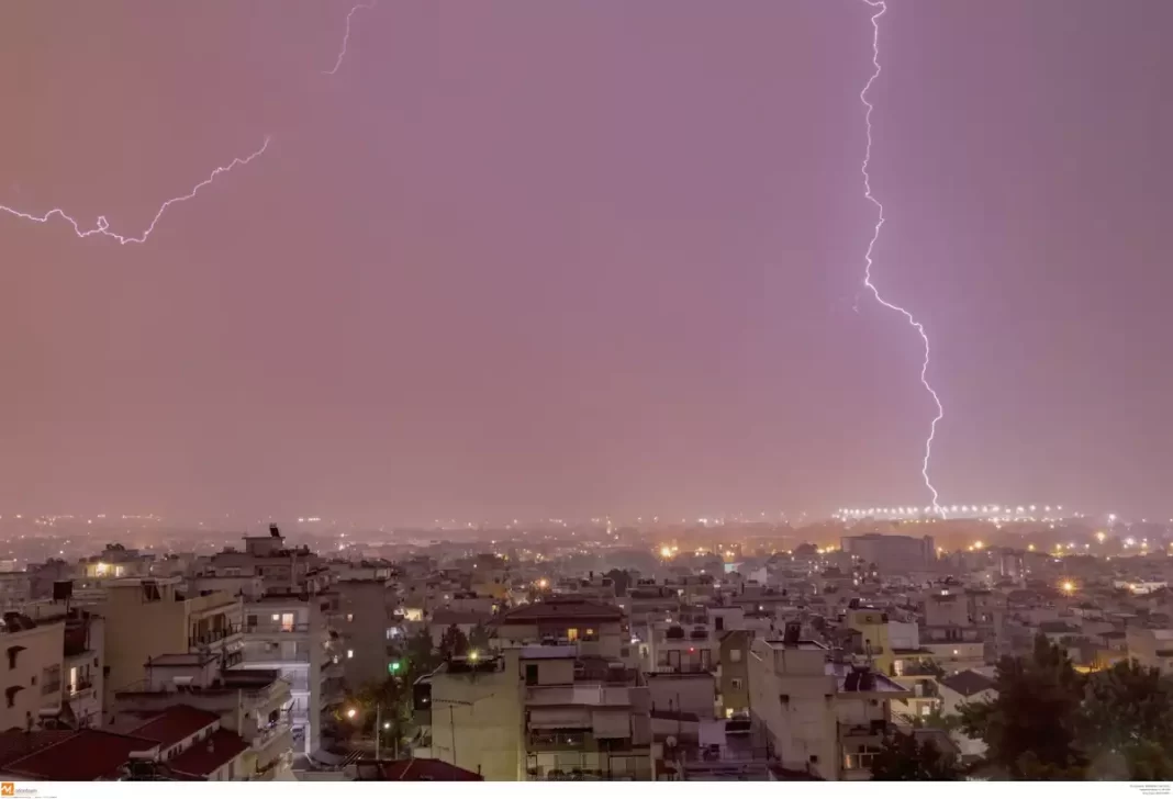 Καιρός αύριο: Τοπικές βροχές και σποραδικές καταιγίδες