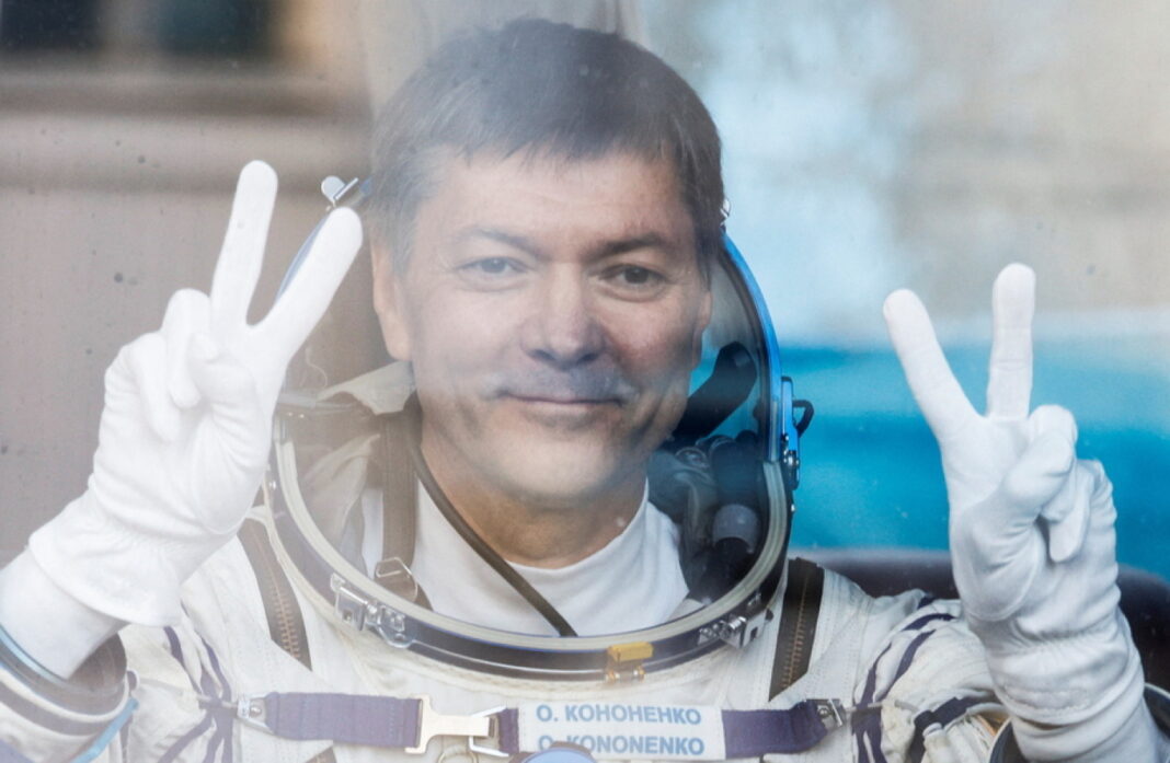 Ρώσος κοσμοναύτης κατέρριψε το παγκόσμιο ρεκόρ παραμονής στο Διάστημα