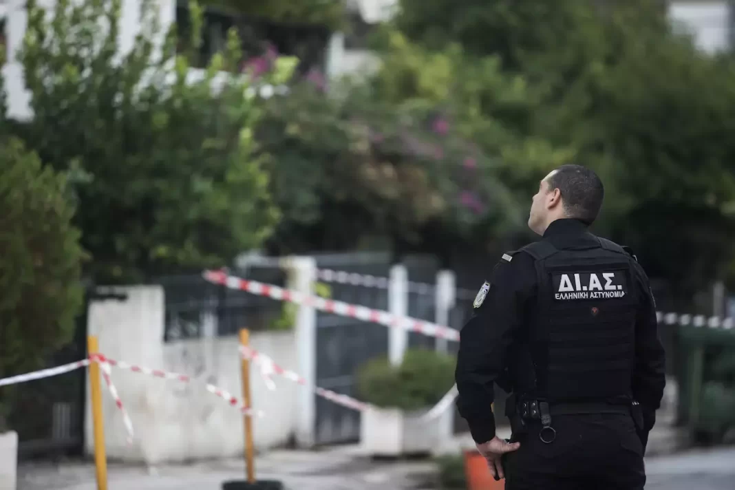 55χρονη έπεσε από μπαλκόνι και σκοτώθηκε