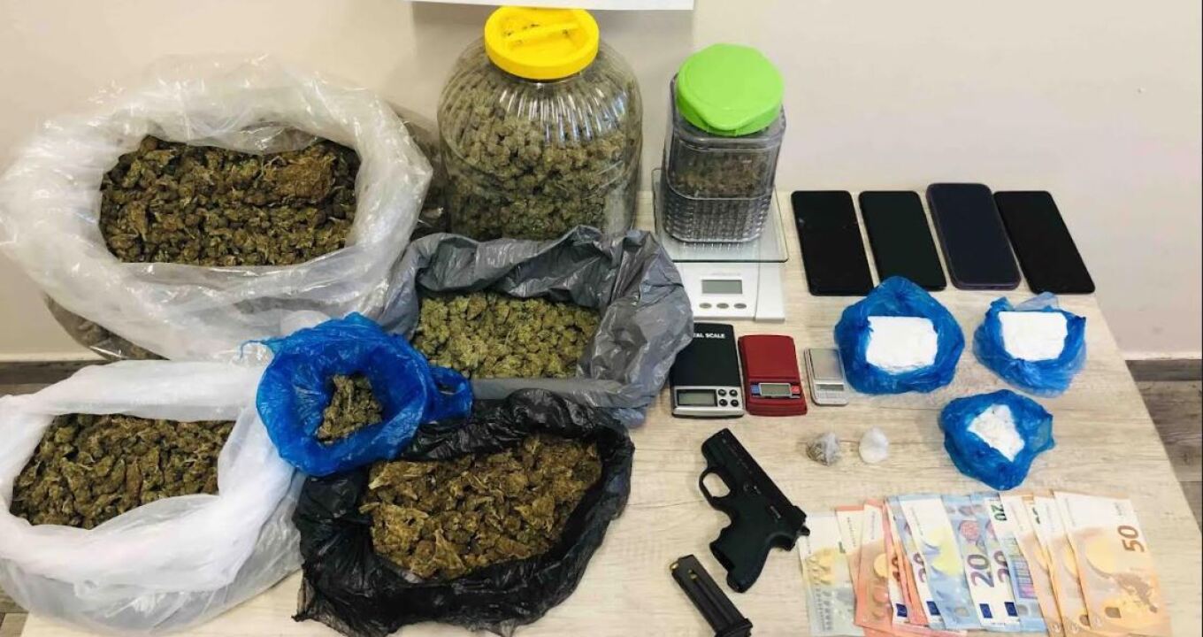 Έθαψαν τέσσερα κιλά κάνναβης και κοκαΐνη