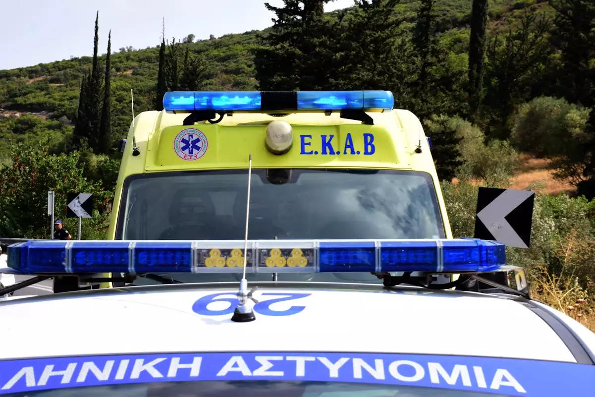 Ανήλικοι διέρρηξαν κατάστημα και παρέσυραν με αυτοκίνητο τον ιδιοκτήτη του