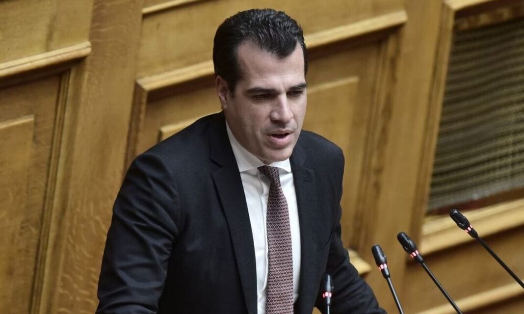 Πλεύρης: Δεν ψηφίζει το νομοσχέδιο, επιλέγει την αποχή