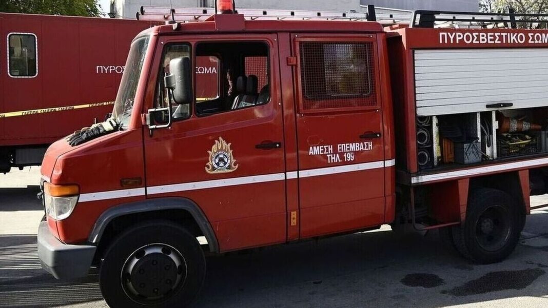 Φωτιά σε φορτηγά δίπλα σε πρατήριο καυσίμων