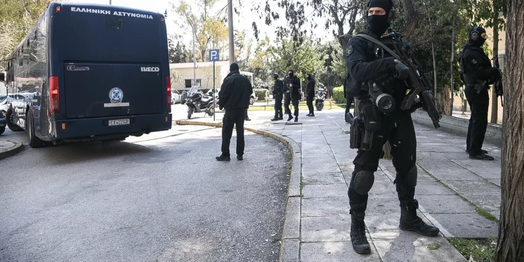 Δέκα οι συλλήψεις από την Αντιτρομοκρατική -Συνδέονται και με τον φάκελο-βόμβα στο εφετείο της Θεσσαλονίκης