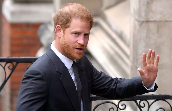 Έφτασε εσπευσμένα στο Λονδίνο ο πρίγκιπας Χάρι για να δει τον πατέρα του, μετά την διάγνωση του καρκίνου