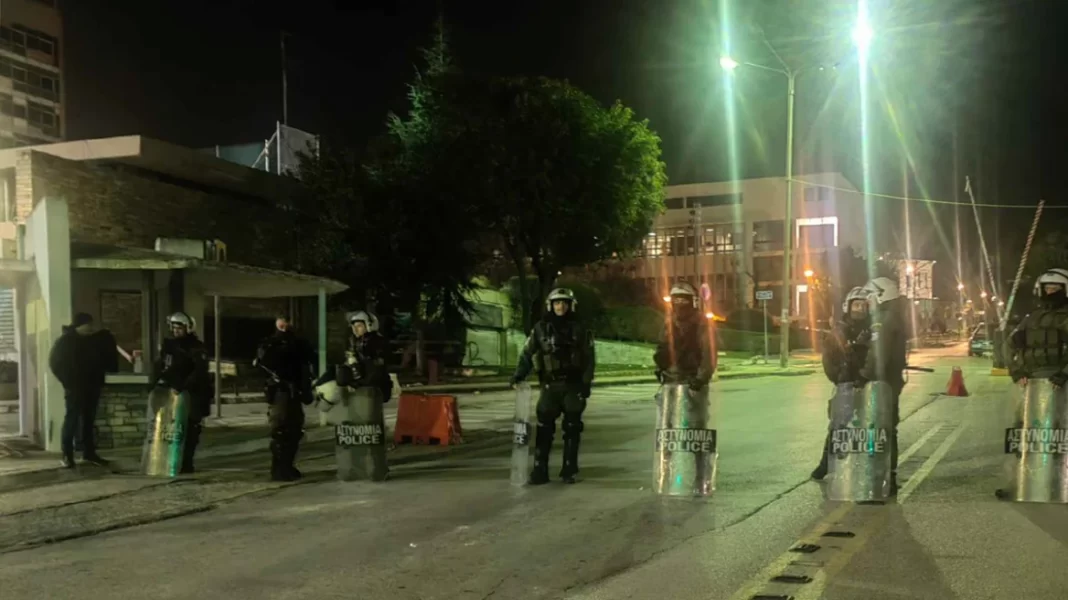 ΑΠΘ: Εκκενώθηκε η κατάληψη στη Νομική Σχολή με επιχείρηση της ΕΛΑΣ