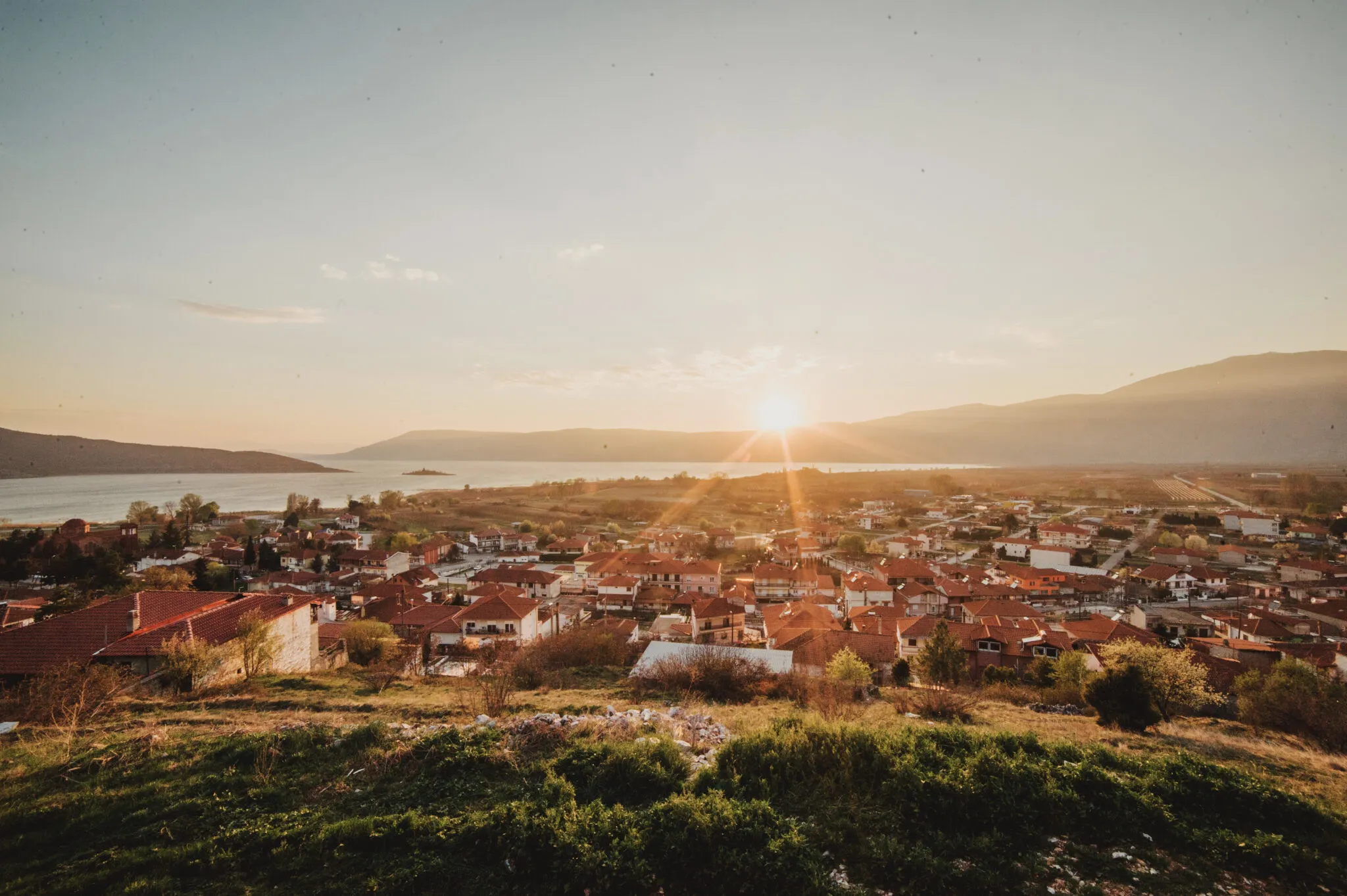 3 παραλίμνια χωριά της Ελλάδας: Κινηματογραφικά τοπία, φύση, γαστρονομία