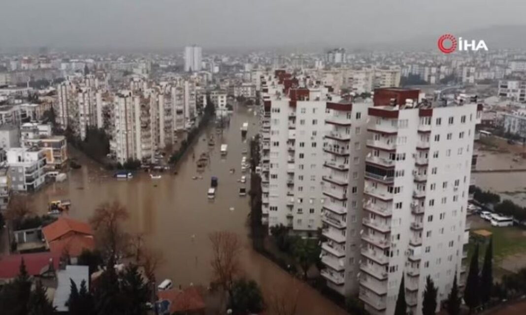 Τουρκία: Ένας νεκρός από την κακοκαιρία στην Αττάλεια - Πλημμύρισαν σπίτια και επιχειρήσεις