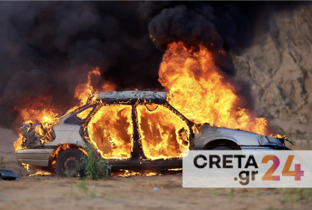 Ηράκλειο: Ζημιές και σε περιπολικό της αστυνομίας από τη φωτιά σε αυτοκίνητο