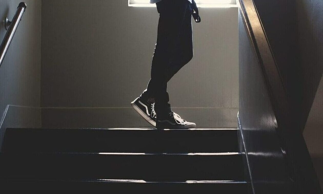 Σοκ σε σχολείο: Απείλησαν συμμαθητή τους με μαχαίρι για τον τζόγο