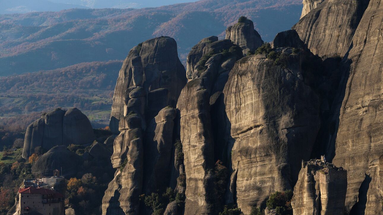 Οι βραχώδεις σχηματισμοί των Μετεώρων που «μαγεύουν»