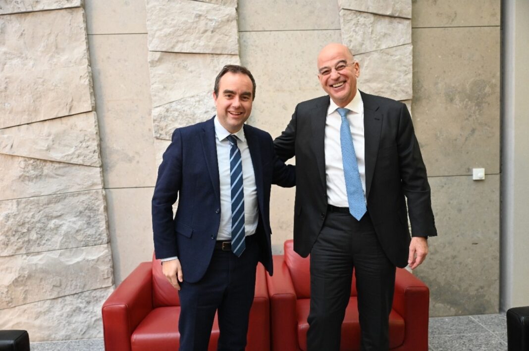 Δένδιας: Συναντήθηκε με τον Γάλλο υπουργό Άμυνας στις Βρυξέλλες