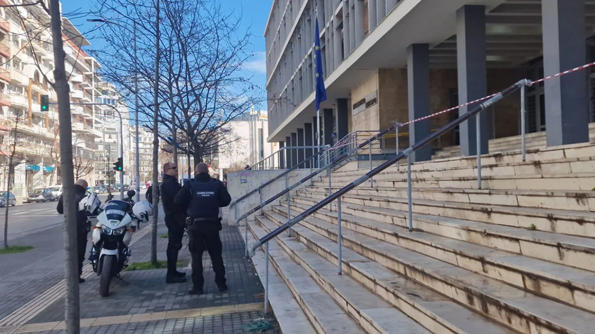 Εκκένωση των δικαστηρίων ύστερα από εντοπισμό υπόπτου φακέλου