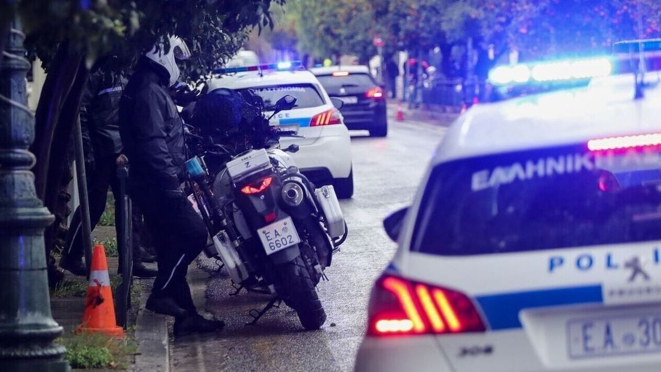 Μαφιόζικη εκτέλεση στη Μάνδρα: Απανθρακωμένο άτομο σε αυτοκίνητο - Δίπλα του βρέθηκε Καλάσνικοφ