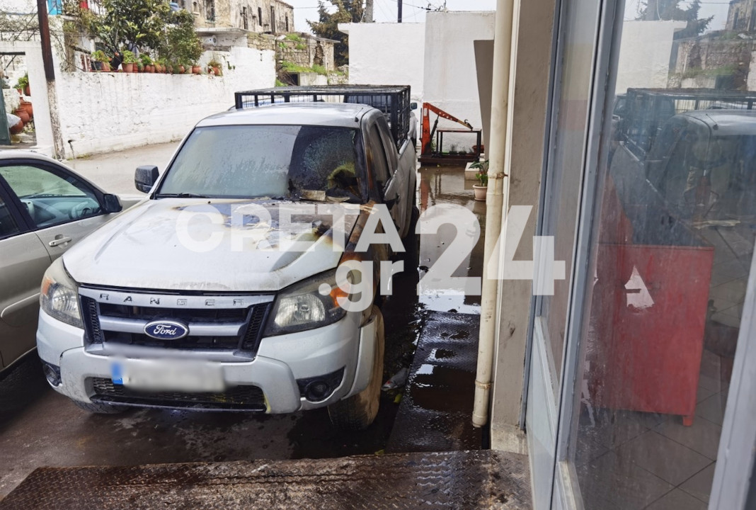 Ηράκλειο: Πυρπόλησαν αυτοκίνητο έξω από συνεργείο – Αναζητούνται οι δράστες