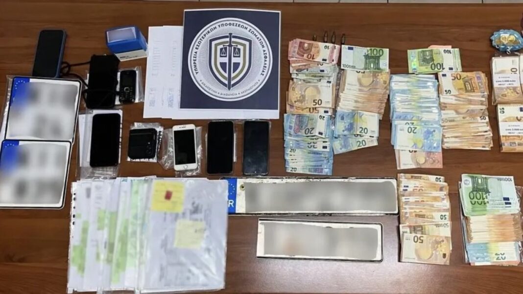 Πώς δρούσε το κύκλωμα παράνομων μεταβιβάσεων οχημάτων - Η ταρίφα, το... πεσκέσι και το «κοστούμι»