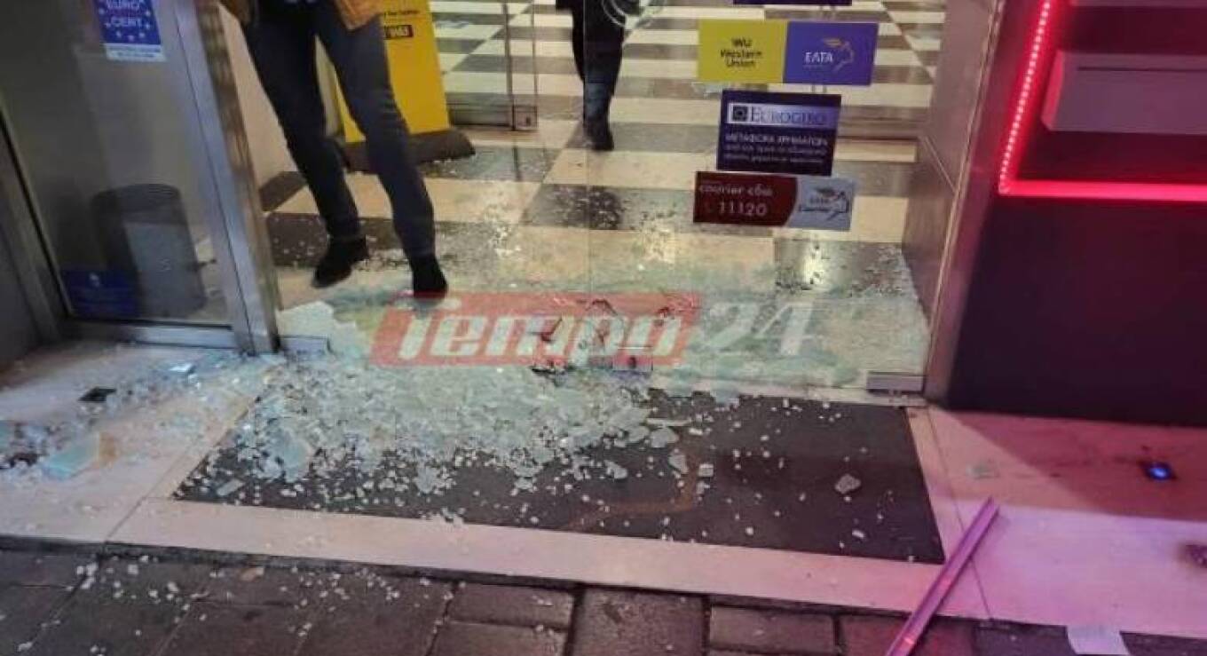 Αναρχικοί έκαναν «γυαλιά καρφιά» τα ΕΛΤΑ - Μέσα ήταν εργαζόμενοι και πολίτες