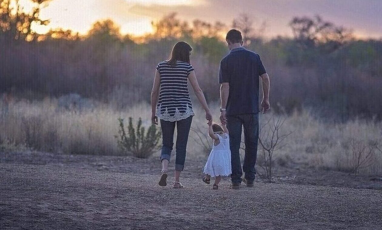 Επίδομα μητρότητας: Τα ποσά και οι προϋποθέσεις για τις μη μισθωτές μητέρες