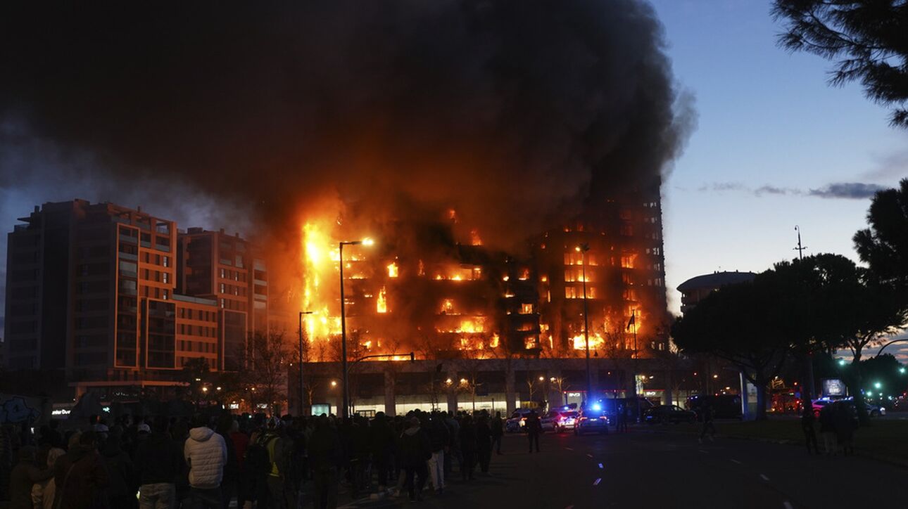 Βαλένθια: 4 νεκροί, 14 τραυματίες και αγνοούμενοι από πυρκαγιά σε πολυκατοικία