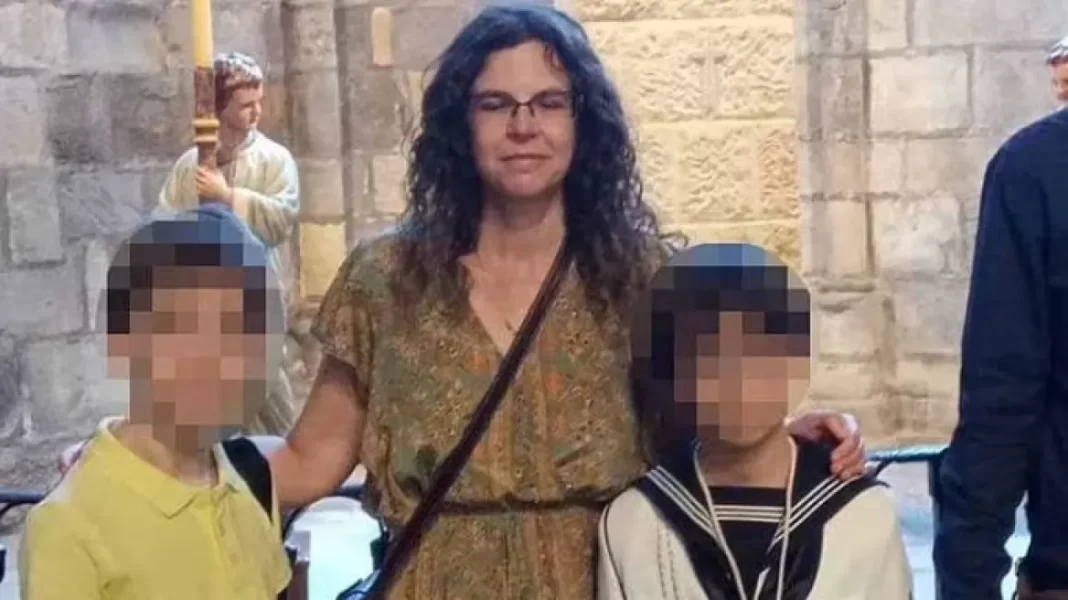 Ισπανία: Άγρια δολοφονία 48χρονης – Συνέλαβαν τους δύο θετούς της γιούς, 13 και 16 ετών