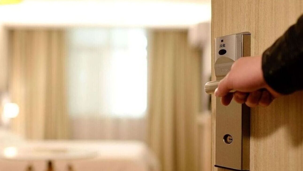 Τουρισμός: Προβληματισμός για χιλιάδες κενές θέσεις και τη φετινή σεζόν – Τι λένε οι εργαζόμενοι