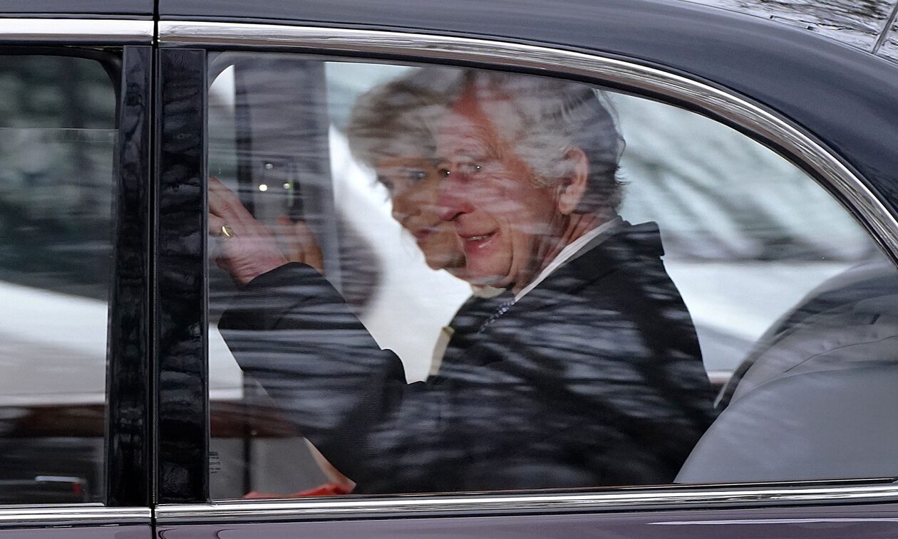 Κάρολος: Η πρώτη φωτογραφία του μετά τη διάγνωση για τον καρκίνο - Στο πλάι του η Καμίλα